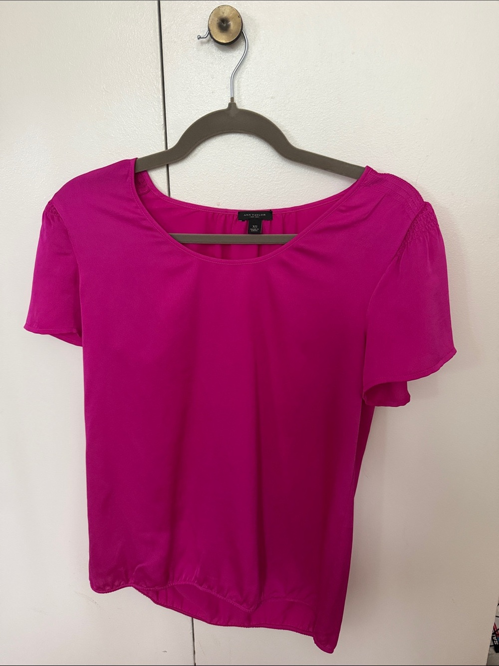 Ann Taylor Fuchsia Scoop Neck Short Sleeve Top